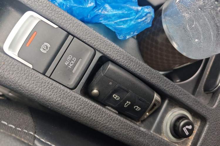Used Volkswagen Golf 2018 230TSI Automatic Luxury Version Interior 1