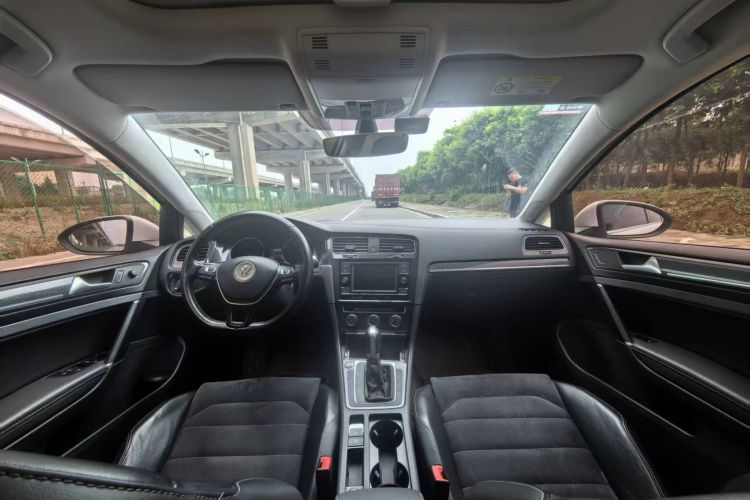 Used Volkswagen Golf 2018 230TSI Automatic Luxury Version Interior 1