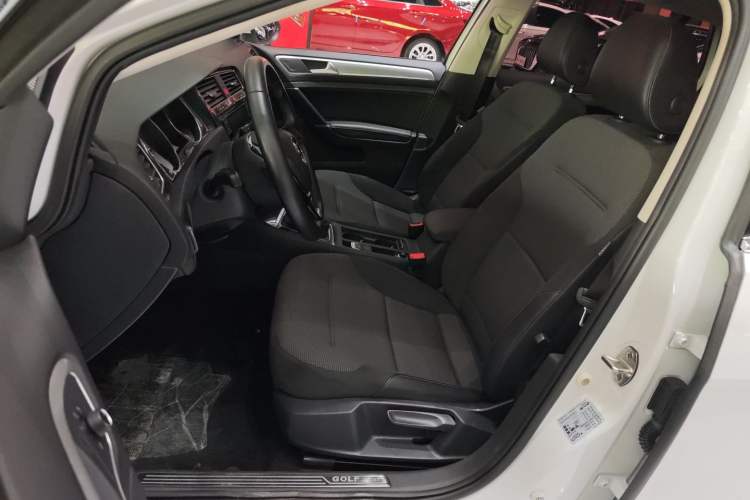 Used Volkswagen Golf 2018 1.6L Automatic Comfort Model Interior 1