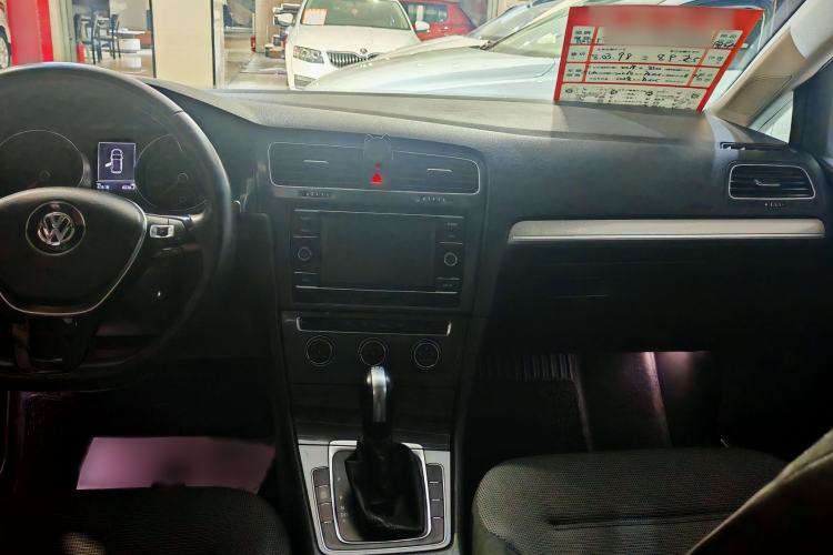 Used Volkswagen Golf 2018 230TSI Automatic Comfort Model Interior 1