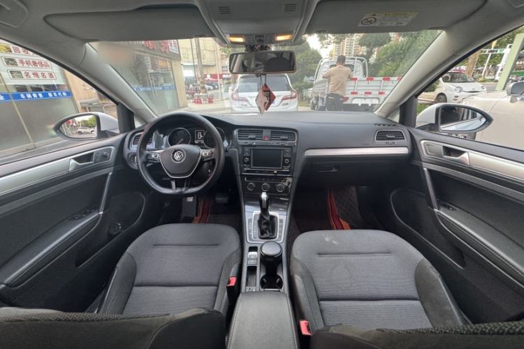 Used Volkswagen Golf 2018 230TSI Automatic Comfort Model Interior 1