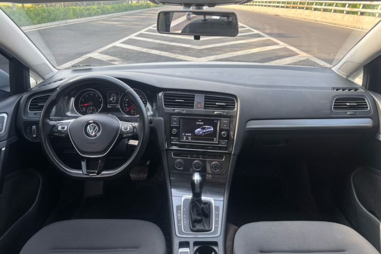 Used Volkswagen Golf 2018 230TSI Automatic Comfort Model Interior 1