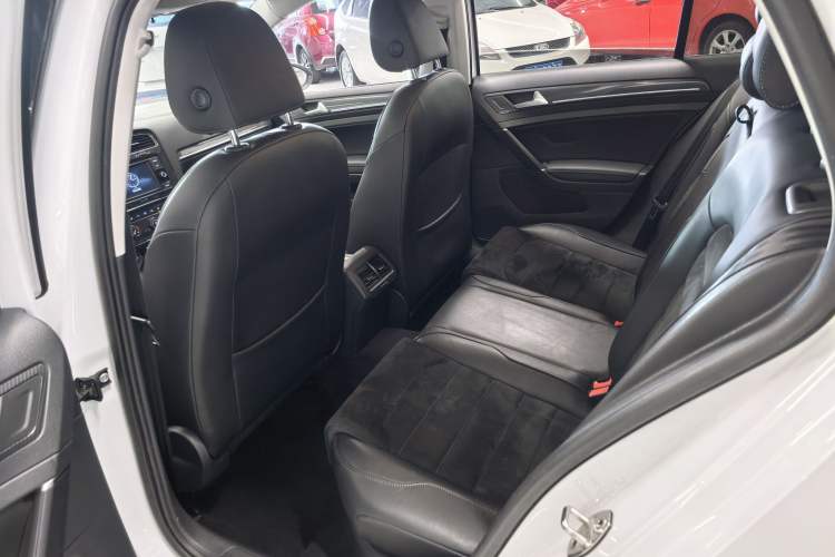 Used Volkswagen Golf 2018 230TSI Automatic Luxury Version Interior 2