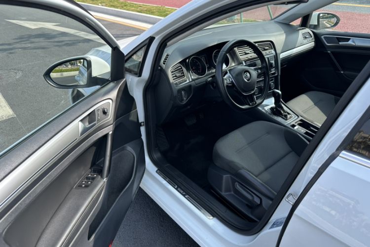 Used Volkswagen Golf 2018 230TSI Automatic Comfort Model Interior 2