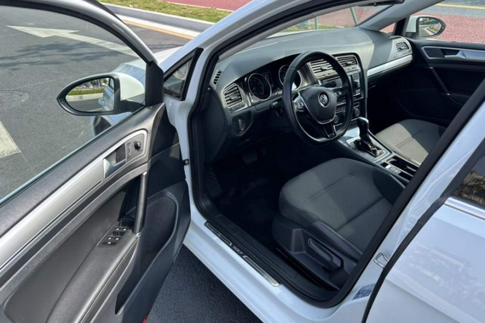 Used Volkswagen Golf 2018 230TSI Automatic Comfort Model Interior 2