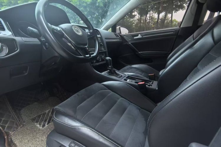 Used Volkswagen Golf 2018 230TSI Automatic Luxury Version Interior 2