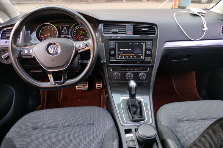 Used Volkswagen Golf 2018 230TSI Automatic Comfort Model Interior 2