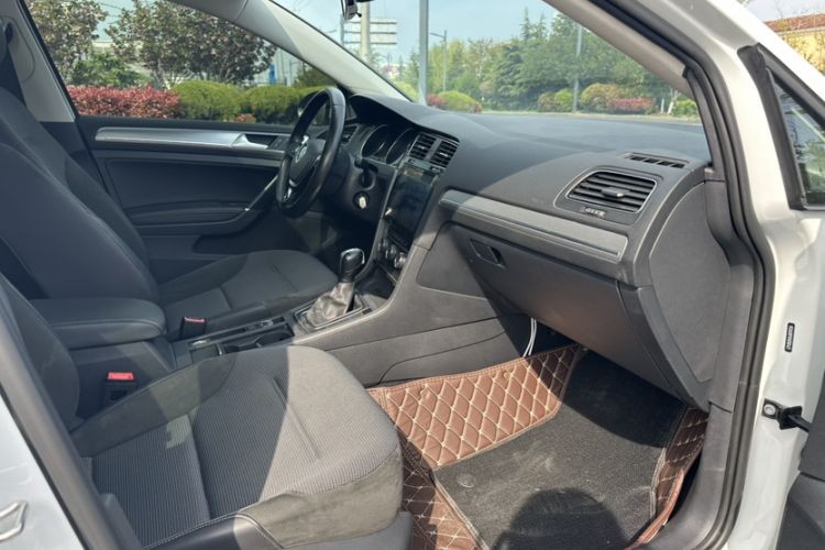Used Volkswagen Golf 2018 230TSI Automatic Comfort Model Interior 2