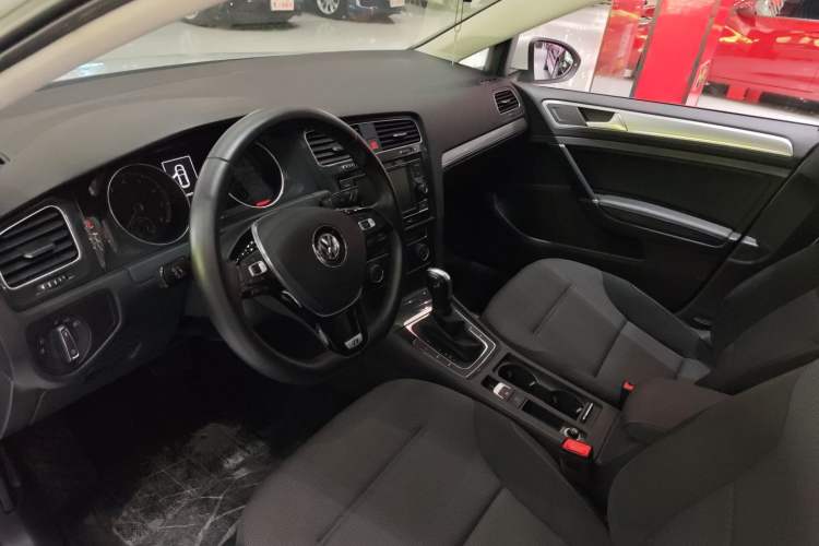 Used Volkswagen Golf 2018 1.6L Automatic Comfort Model Interior 2