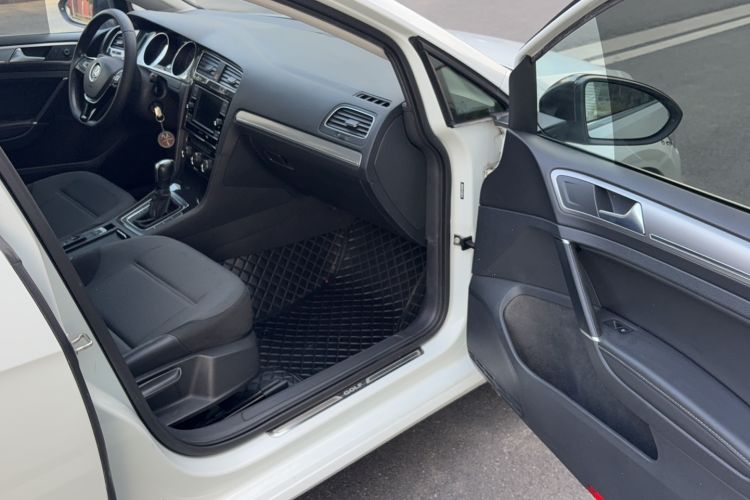 Used Volkswagen Golf 2018 1.6L Automatic Comfort Model Interior 2