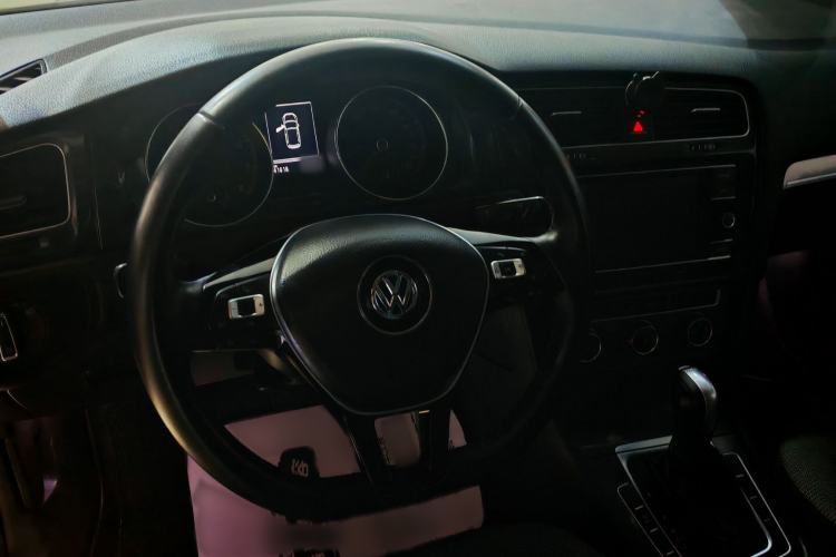 Used Volkswagen Golf 2018 230TSI Automatic Comfort Model Interior 2
