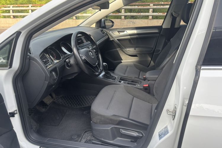 Used Volkswagen Golf 2018 230TSI Automatic Comfort Model Interior 2