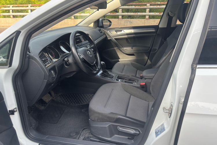 Used Volkswagen Golf 2018 230TSI Automatic Comfort Model Interior 2