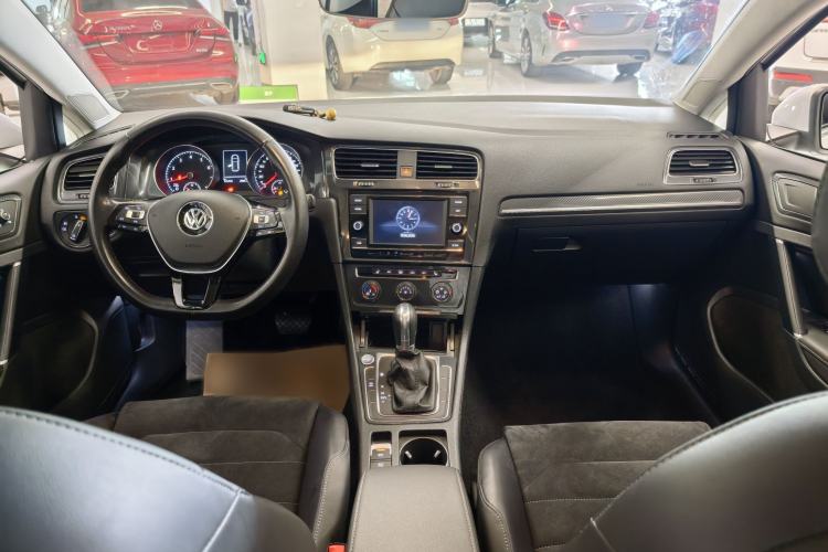 Used Volkswagen Golf 2018 230TSI Automatic Luxury Version Interior 3