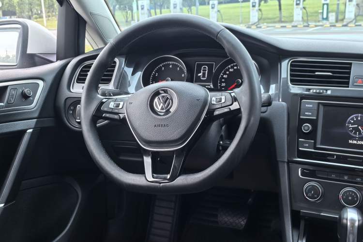 Used Volkswagen Golf 2018 1.6L Automatic Comfort Model Interior 3