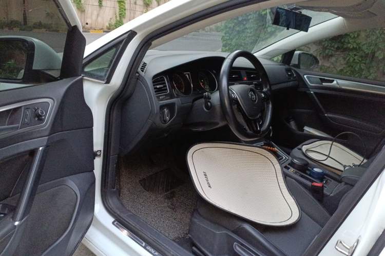 Used Volkswagen Golf 2018 230TSI Automatic Comfort Model Interior 3