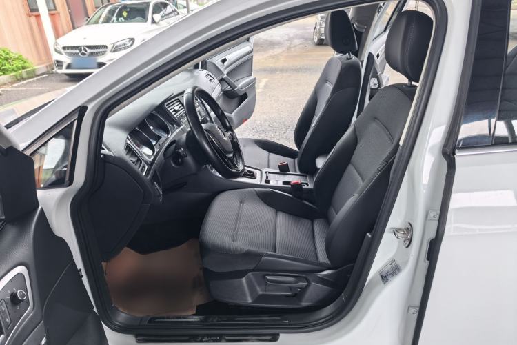 Used Volkswagen Golf 2018 230TSI Automatic Comfort Model Interior 3