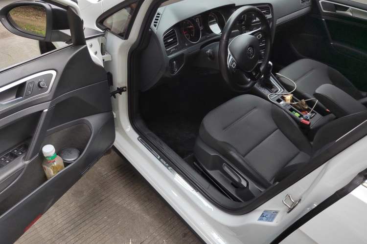 Used Volkswagen Golf 2018 230TSI Automatic Comfort Model Interior 3