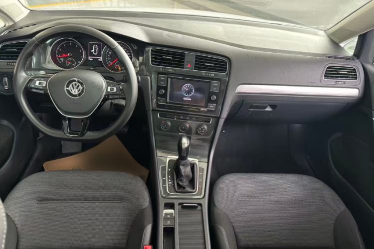Used Volkswagen Golf 2018 1.6L Automatic Comfort Model Interior 3