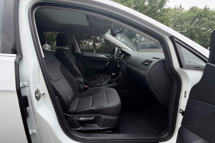 Used Volkswagen Golf 2018 1.6L Automatic Comfort Model Interior 3