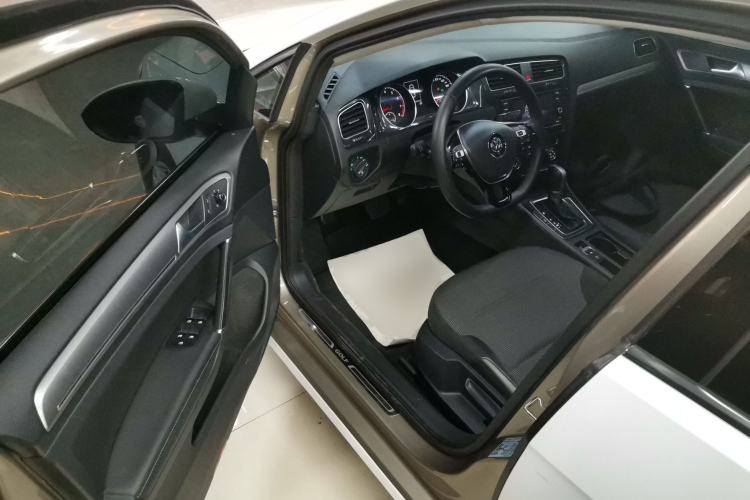 Used Volkswagen Golf 2018 230TSI Automatic Comfort Model Interior 3