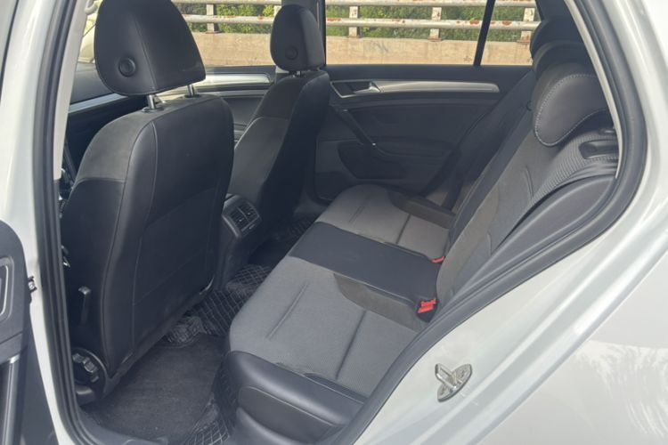 Used Volkswagen Golf 2018 230TSI Automatic Comfort Model Interior 3