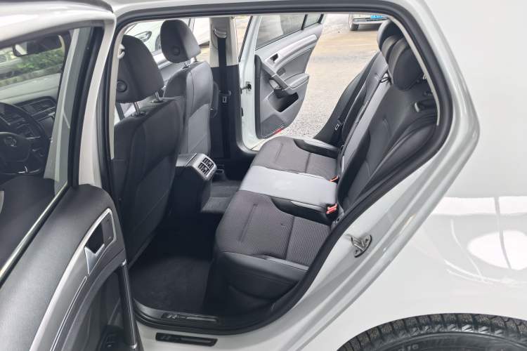 Used Volkswagen Golf 2018 230TSI Automatic Comfort Model Interior 4