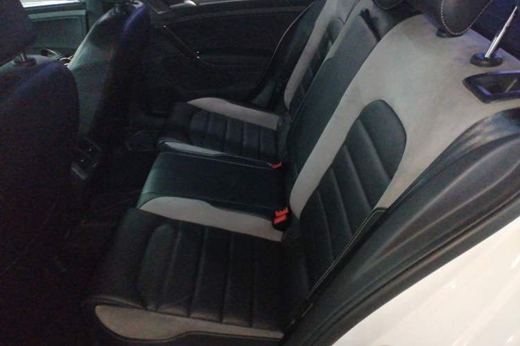 Used Volkswagen Golf 2018 280TSI Automatic R-Line Model Interior 4