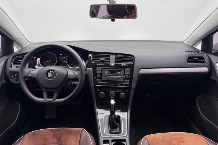 Used Volkswagen Golf 2018 1.6L Automatic Fashion Model Interior 4