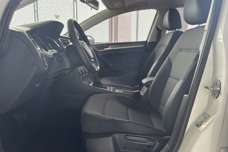 Used Volkswagen Golf 2018 1.6L Automatic Comfort Model Interior 4