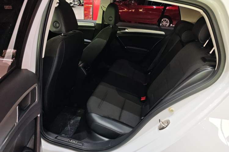 Used Volkswagen Golf 2018 1.6L Automatic Comfort Model Interior 4