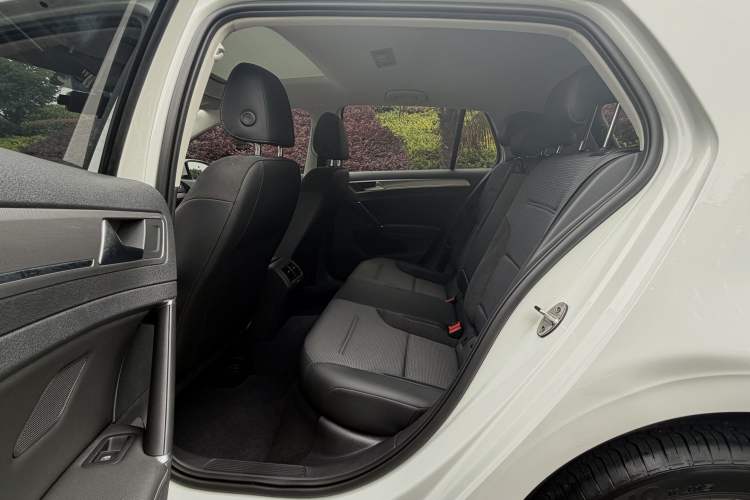 Used Volkswagen Golf 2018 1.6L Automatic Comfort Model Interior 4