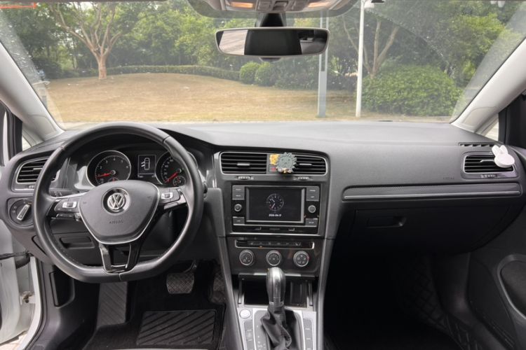 Used Volkswagen Golf 2018 230TSI Automatic Luxury Version Interior 4