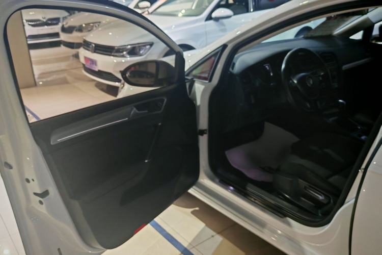 Used Volkswagen Golf 2018 230TSI Automatic Comfort Model Interior 4