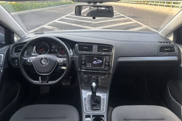 Used Volkswagen Golf 2018 230TSI Automatic Comfort Model Interior 4