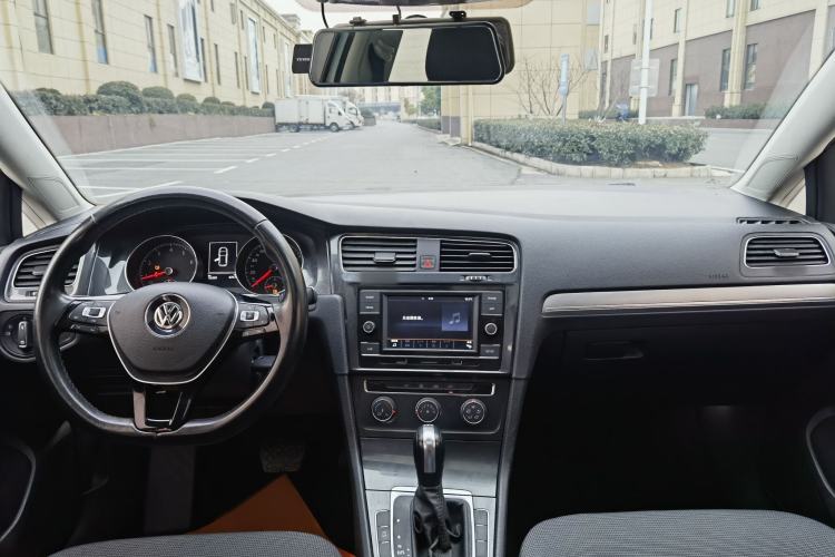 Used Volkswagen Golf 2018 230TSI Automatic Comfort Model Interior 4