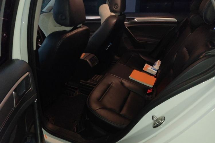 Used Volkswagen Golf 2018 1.6L Automatic Comfort Model Interior 4
