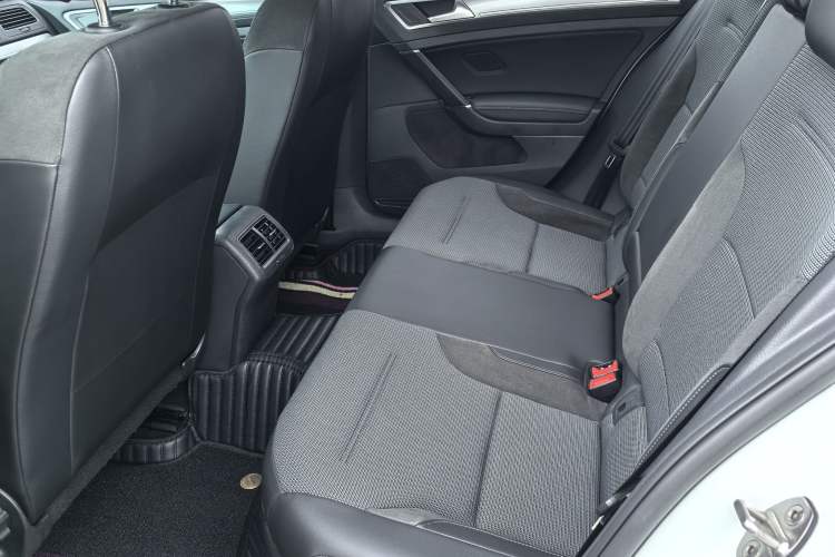 Used Volkswagen Golf 2018 1.6L Automatic Comfort Model Interior 5