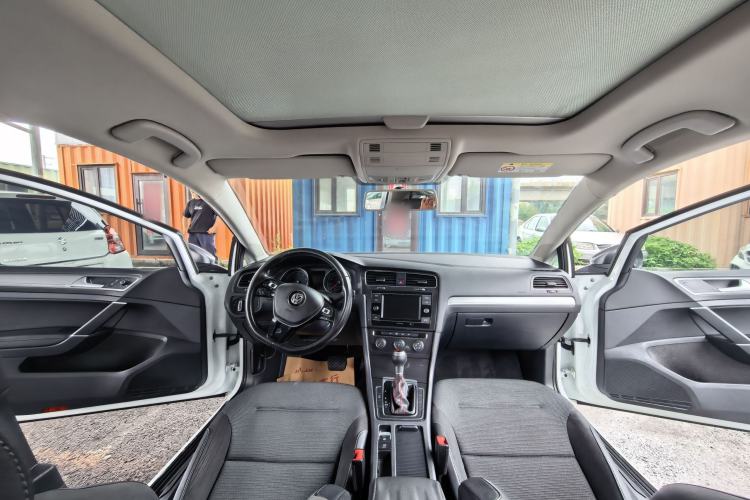 Used Volkswagen Golf 2018 230TSI Automatic Comfort Model Interior 5