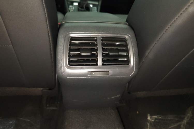 Used Volkswagen Golf 2018 1.6L Automatic Comfort Model Interior 5