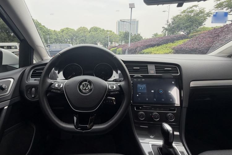 Used Volkswagen Golf 2018 1.6L Automatic Comfort Model Interior 5