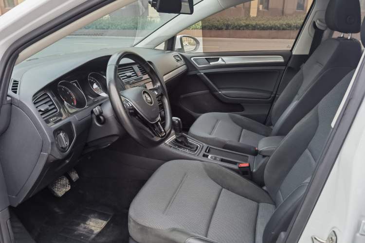 Used Volkswagen Golf 2018 230TSI Automatic Comfort Model Interior 5