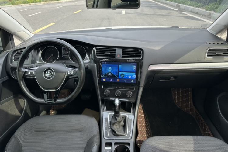 Used Volkswagen Golf 2018 230TSI Automatic Comfort Model Interior 6