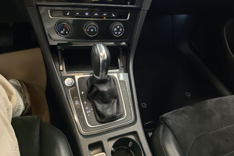 Used Volkswagen Golf 2018 230TSI Automatic Luxury Version Interior 7