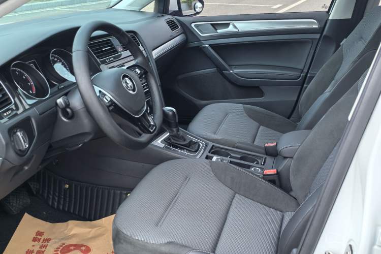 Used Volkswagen Golf 2018 1.6L Automatic Comfort Model Interior 7