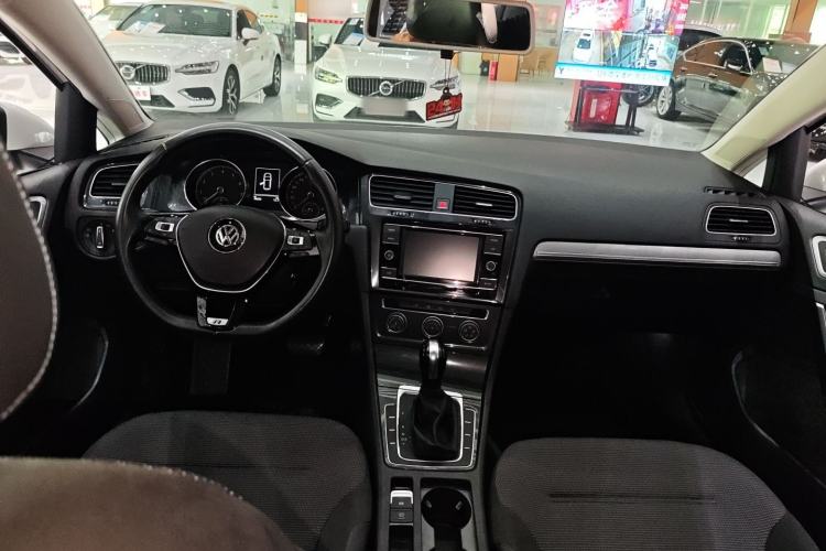 Used Volkswagen Golf 2018 1.6L Automatic Comfort Model Interior 7