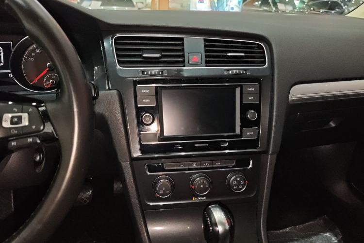 Used Volkswagen Golf 2018 1.6L Automatic Comfort Model Interior 8