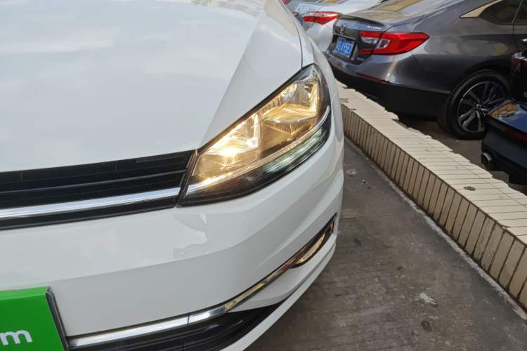 Used Volkswagen Golf 2018 230TSI Automatic Luxury Version Left Front Headlight