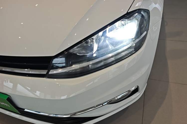 Used Volkswagen Golf 2018 230TSI Automatic Luxury Version Left Front Headlight