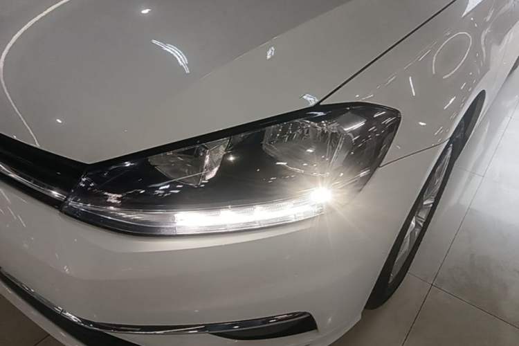 Used Volkswagen Golf 2018 230TSI Automatic Comfort Model Left Front Headlight